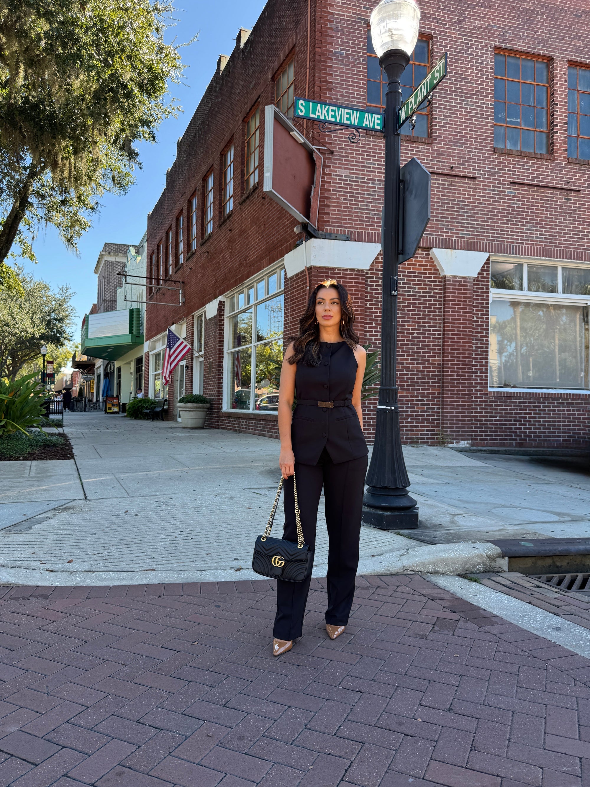 Straight-Leg Pants: The New Face of Effortless Elegance